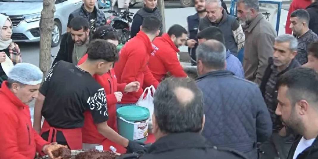 Bir yöre Ramazan’ı onsuz geçirmiyor: Sokaklar tezgahlarla, tezgahlar müşteriyle coşuyor! 3